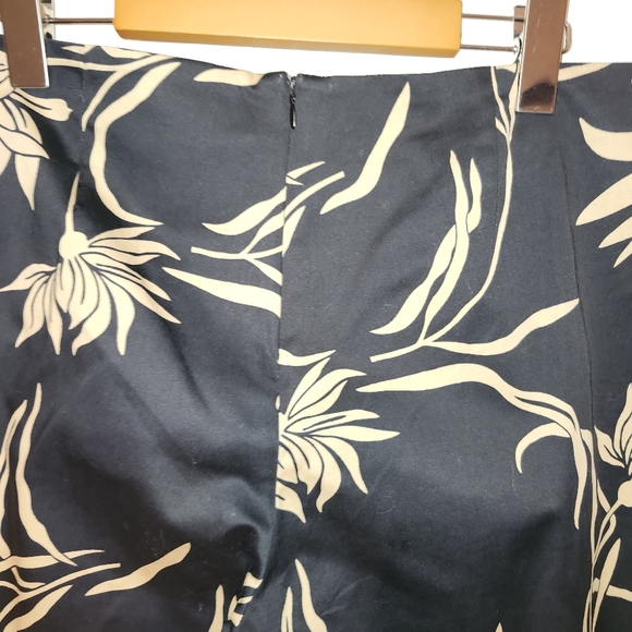 Optimum black and gold cropped cigarette pants in size 14 - Picture 10 of 14